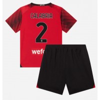 Camiseta AC Milan Davide Calabria #2 Primera Equipación para niños 2023-24 manga corta (+ pantalones cortos)